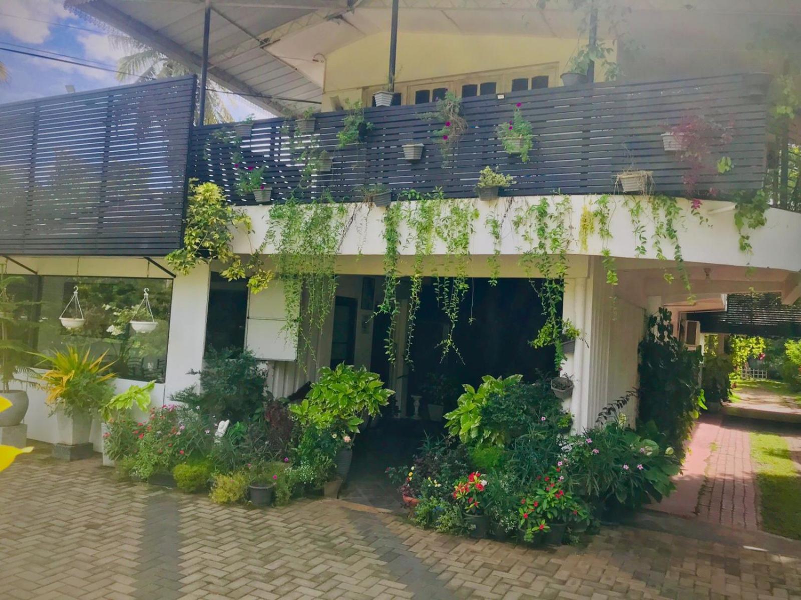 Pinidiya Resort Anuradhapura Exteriör bild