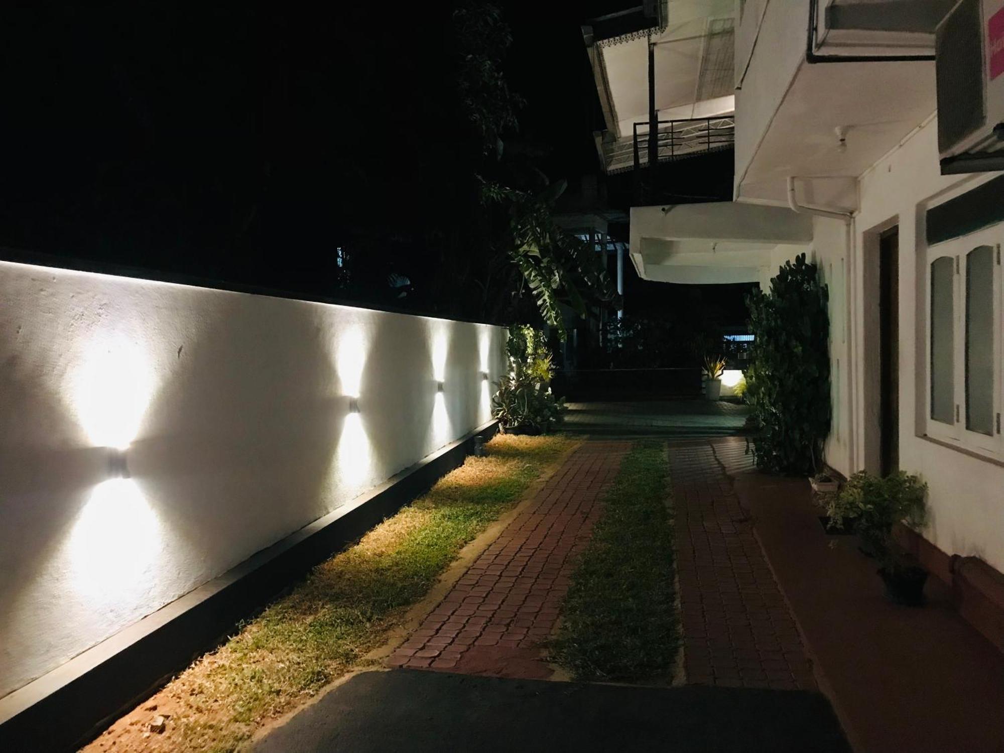 Pinidiya Resort Anuradhapura Exteriör bild