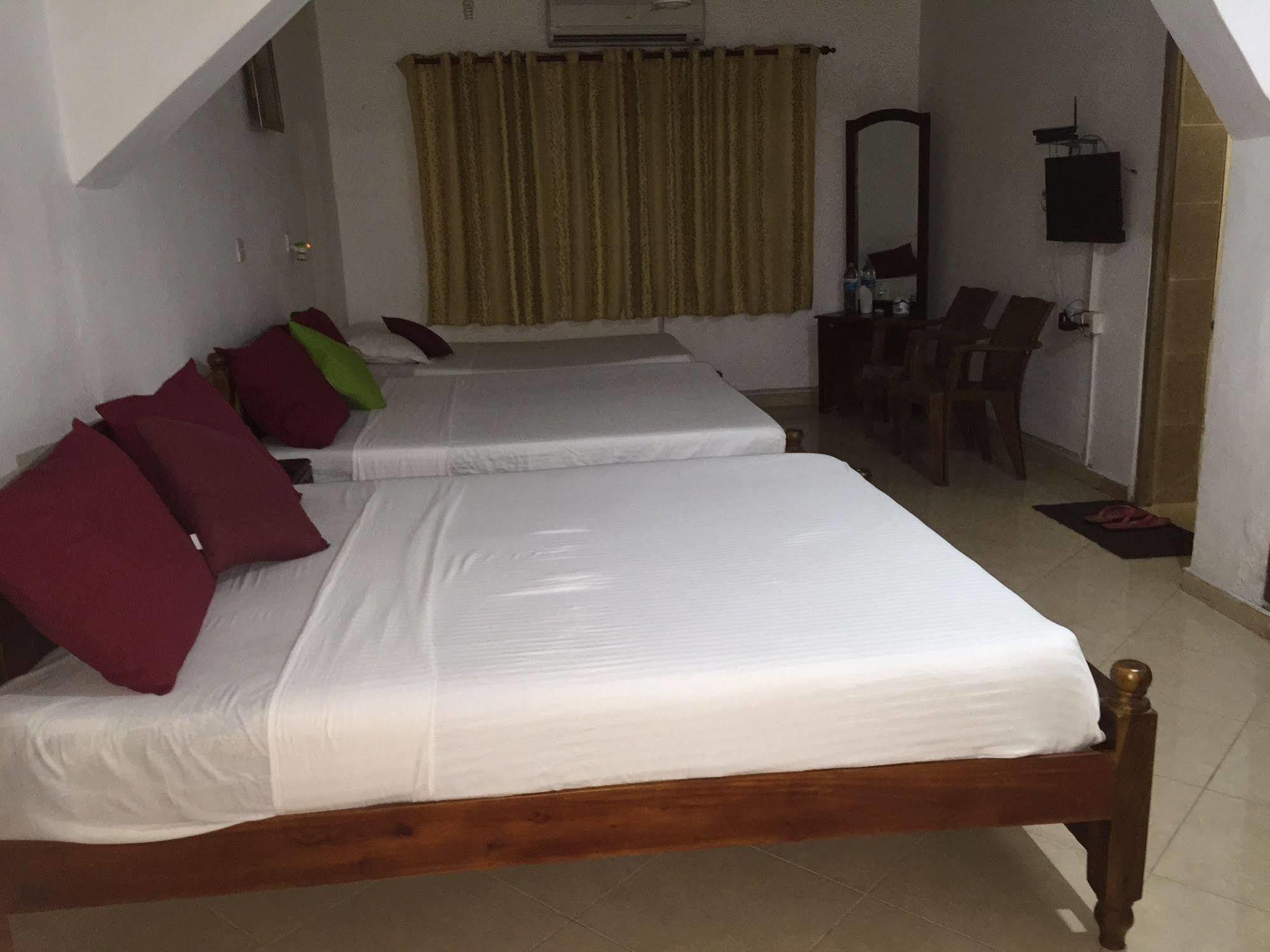 Pinidiya Resort Anuradhapura Exteriör bild