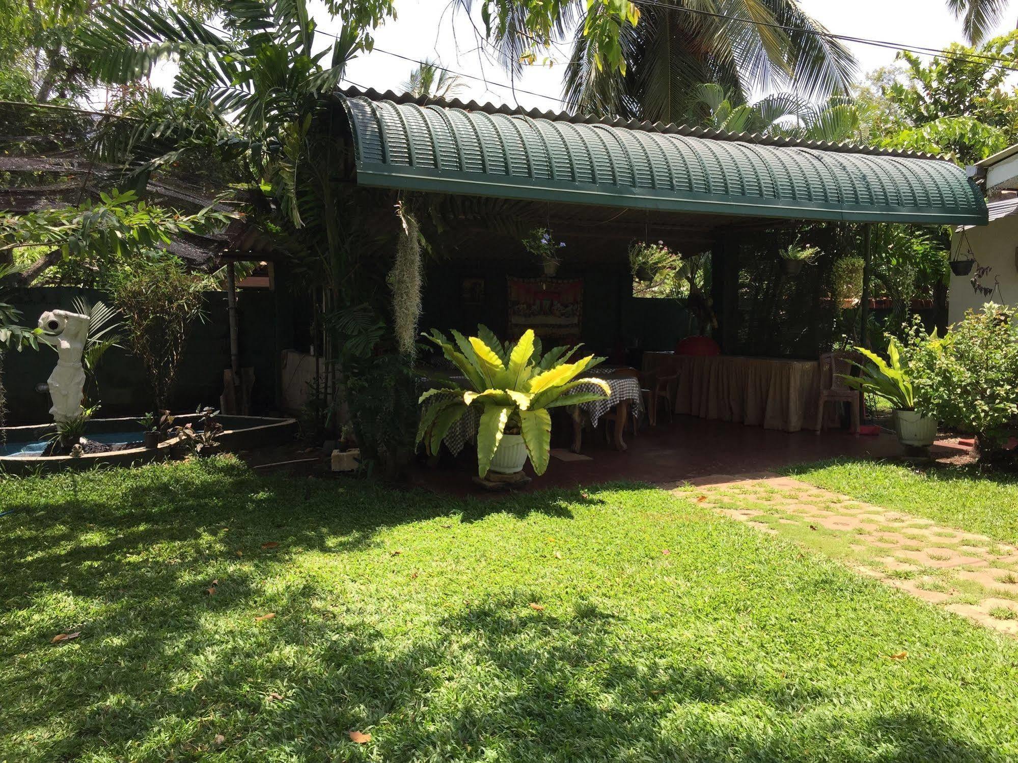 Pinidiya Resort Anuradhapura Exteriör bild